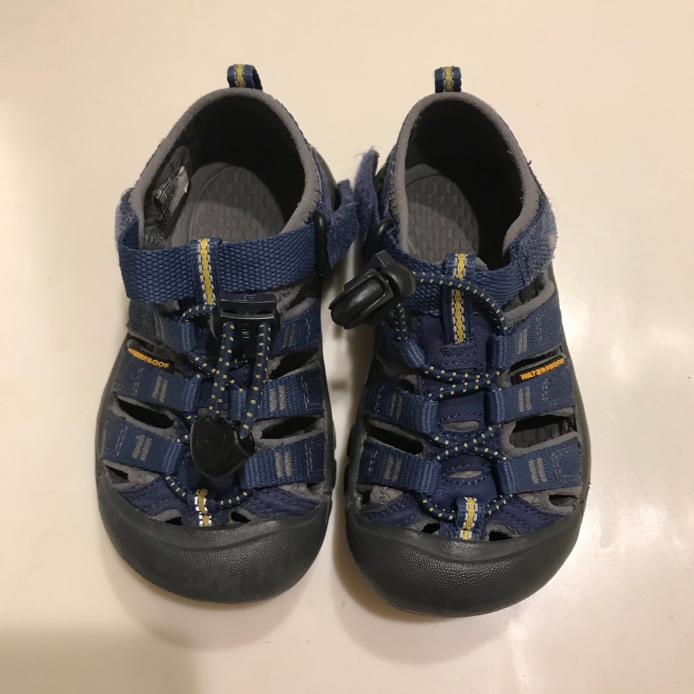 Blue toddler Keen sandals